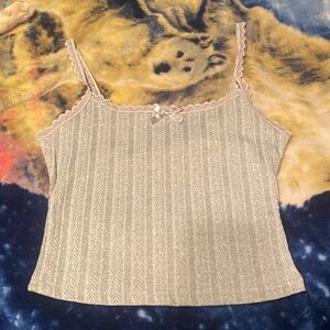 grey tank top